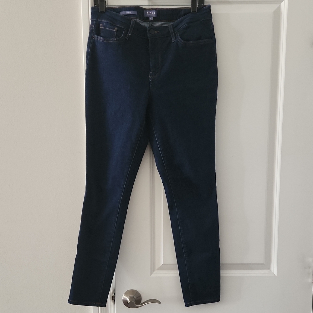NYDJ Skinny Jeans NWOT Size 8 Dsrk Wash.